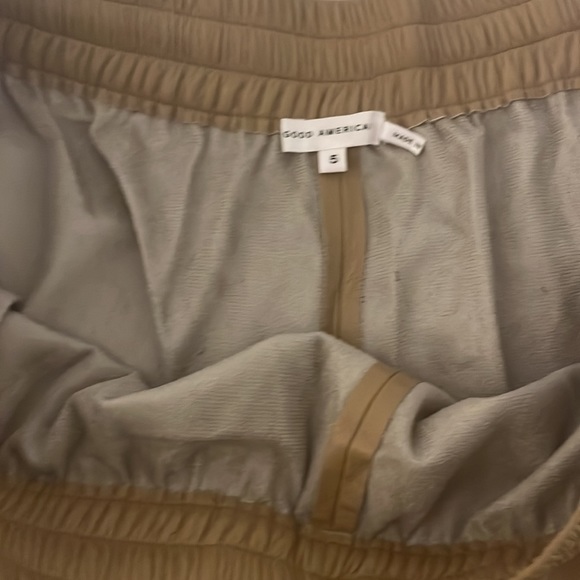 Good American Better Than Leather Shorts - Picture 9 of 11